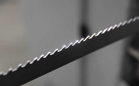 平顶山双金属带锯条产生切削噪音的原因具体有哪些？